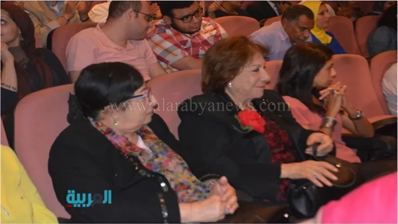 بالصور.. نجوم الفن والإعلام في عرض 