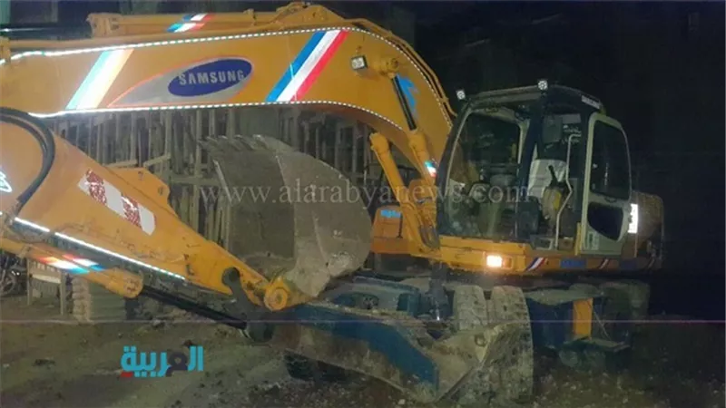 بالصور.. ضبط حفار بناء مخالف بحي العمرانية 