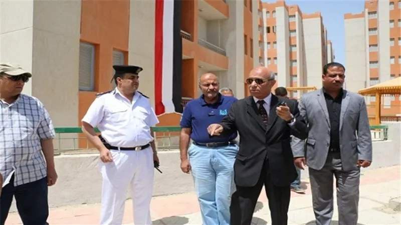 القائم بأعمال القاهرة يتفقد بناء مدرسة بالمرج 