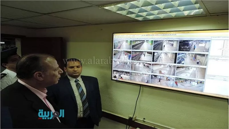 بالصور.. جولة مدير شرطة النقل بمحطات المترو تزامنًا مع احتفالات الأقباط