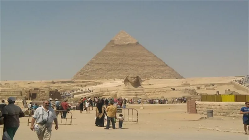 وفد الكونجرس الأمريكي يزور الأهرامات ومتحف مركب خوفو