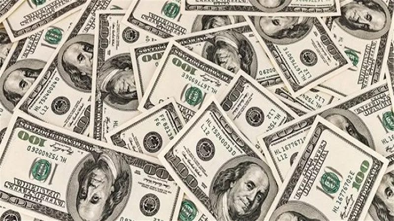 خبير اقتصادي يتوقع هبوط الدولار دون مستوى 10 جنيهات بالسوق الموازية