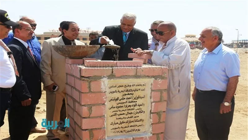 بالصور.. محافظ السويس يضع حجر الأساس لإنشاء 32 شاليهًا