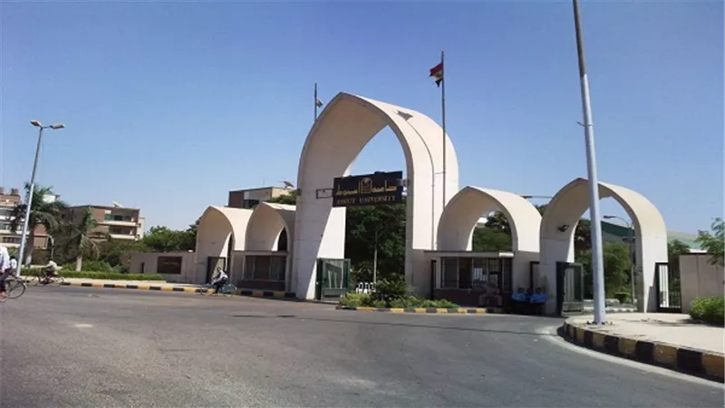 75 طالبًا بجامعة أسيوط يزورون القبة السمارية بالكلية الحربية 