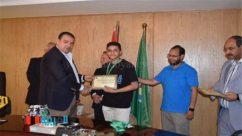 محافظ الفيوم يكرم الفريق الفائز في بطولة 