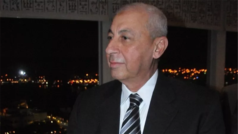 محافظ أسوان يلتقي 300 من مديري الإدارات التعليمية والمدارس