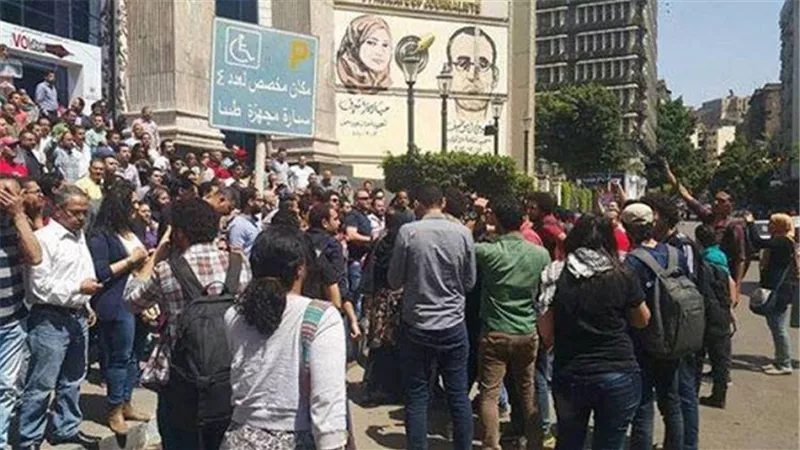 قوات الأمن تمنع القيادات العمالية من الوصول لـ