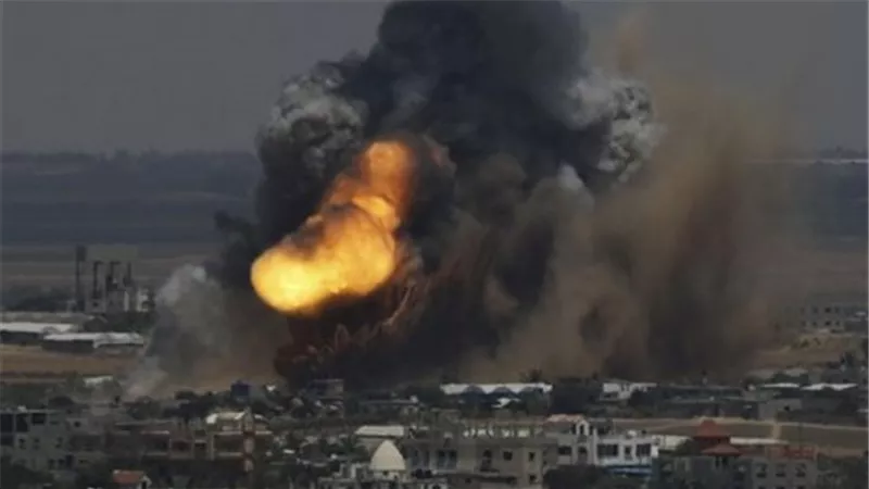 إصابة فلسطيني في سلسلة غارات إسرائيلية على قطاع غزة
