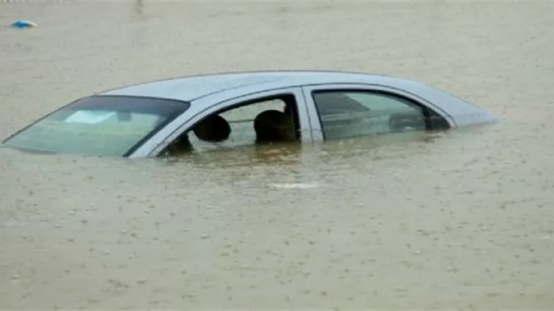 مصرع معلمين في حادث غرق سيارة بأسيوط