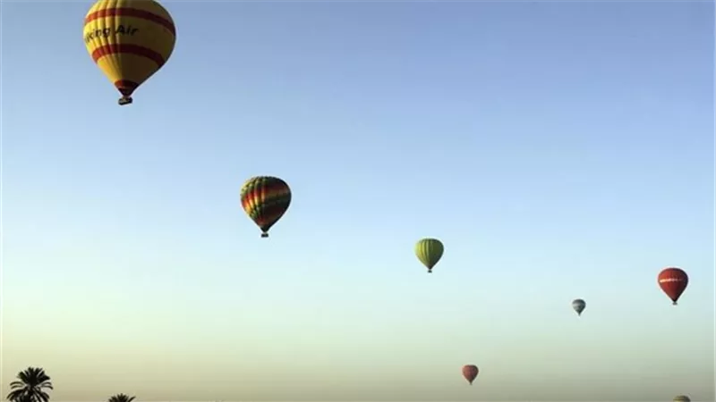 إقلاع 10 رحلات بالون طائر تقل 169 سائحًا بالأقصر