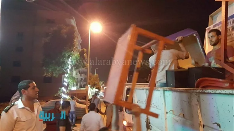 بالصور.. حملة ليلية مكبرة لرفع المقاهي المخالفة بهضبة الأهرام 