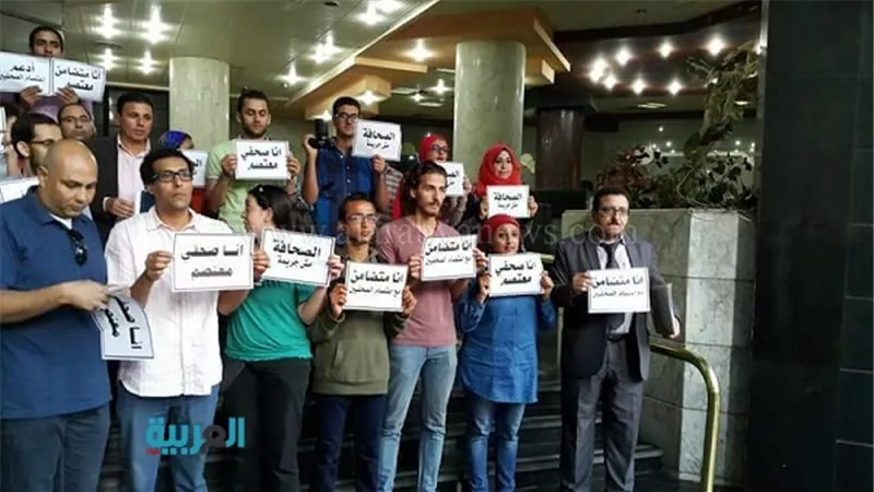 بالصور.. الصحفيون ينتفضون من جديد تنديدًا باقتحام النقابة 