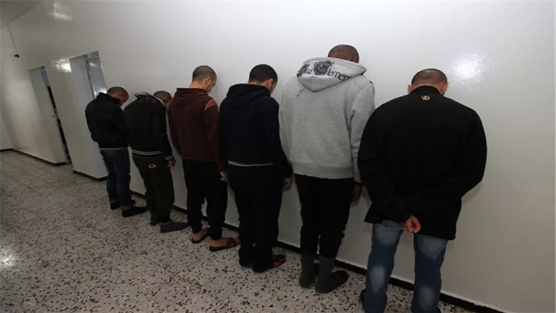 ضبط أمريكي وأصدقائه بحوزتهم خمور وكوكايين بكمين أمني بالنزهة 
