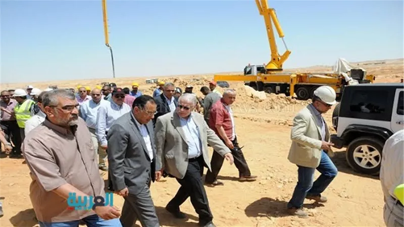 وزير الإسكان يتفقد أعمال البنية الأساسية للعاصمة الإدارية الجديدة