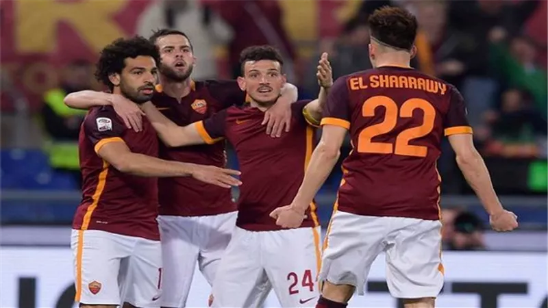 روما يكتسح فريق كييفو بثلاثية دون رد