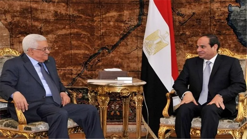 الرئيس الفلسطيني يصل القاهرة للقاء الرئيس السيسي