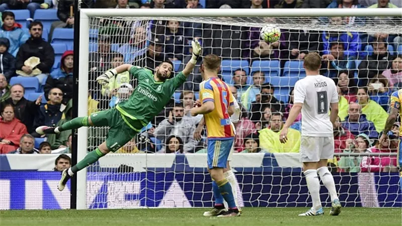 بالفيديو.. ريال مدريد يتغلب على فالنسيا ويطارد برشلونة 