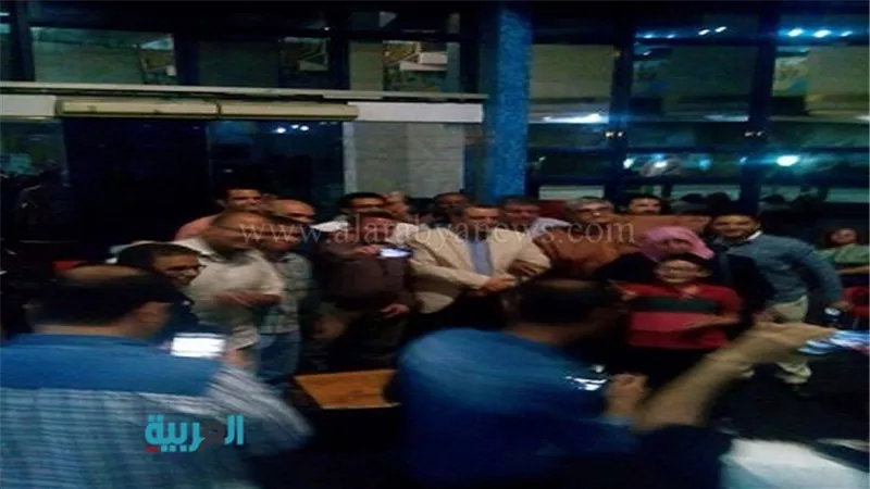 بالصور.. الصحفيون يفاجئون قلاش: 