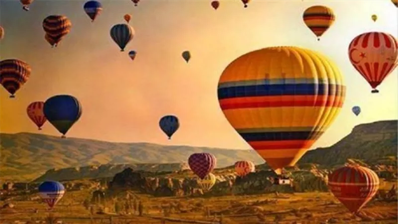 إقلاع 8 رحلات بالون طائر تقل 145 سائحًا بالأقصر