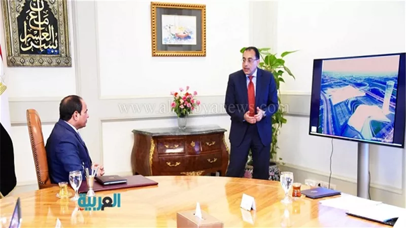 بالصور.. السيسي يستعرض مع وزير الإسكان الأعمال التنفيذية بالعلمين الجديدة
