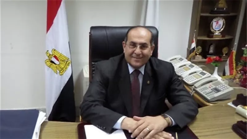 المحافظ يحيل رئيس حي غرب سوهاج ومعاونيه للتحقيق