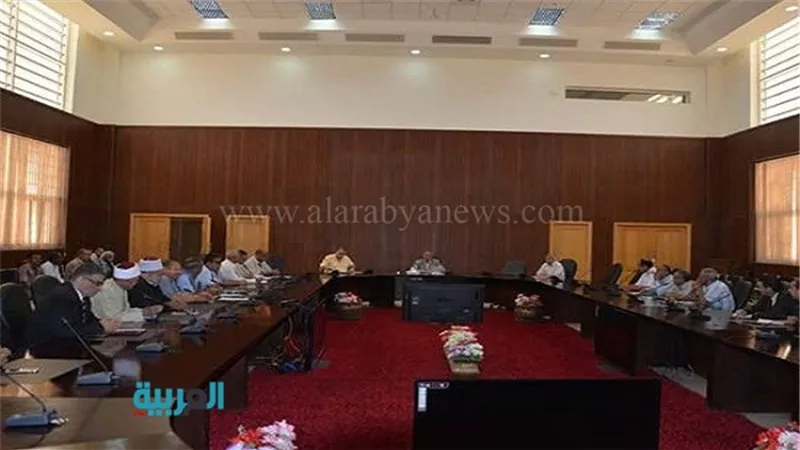 بالصور.. محافظ البحر الأحمر يناقش الاستعدادات لاستقبال شهر رمضان 