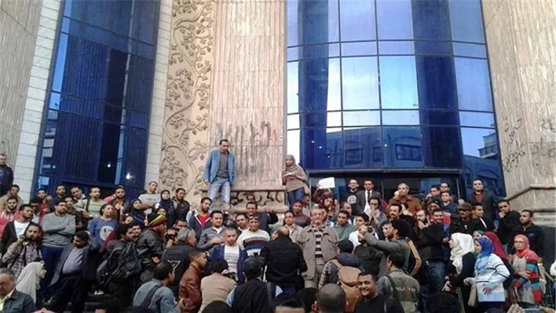 هتافات المعتصمين داخل نقابة الصحفيين