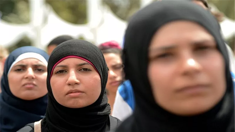 شاهد.. صحفي يهاجم الحجاب: 