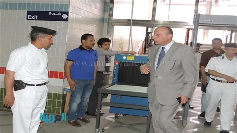 بالصور.. مدير شرطة النقل يتفقد محطات المترو والسكة الحديد برمسيس