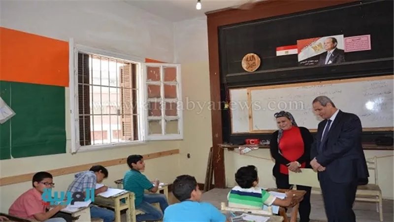 امتحانات الشهادة الابتدائية.. ظلم وأخطاء مطبعية.. طلاب الدمج دون مرافق في مدرسة بالقاهرة.. كارثة في اختبار اللغة العربية بالمقطم.. و
