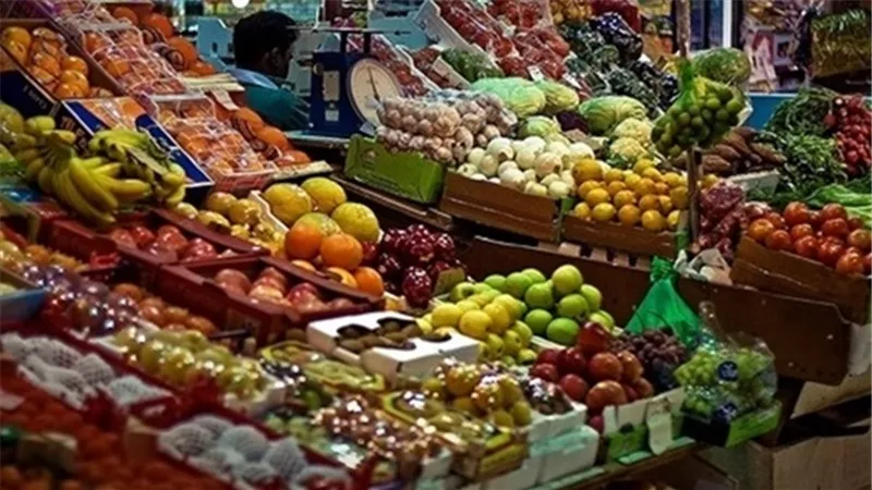 انخفاض أسعار التفاح والعنب بسوق العبور اليوم