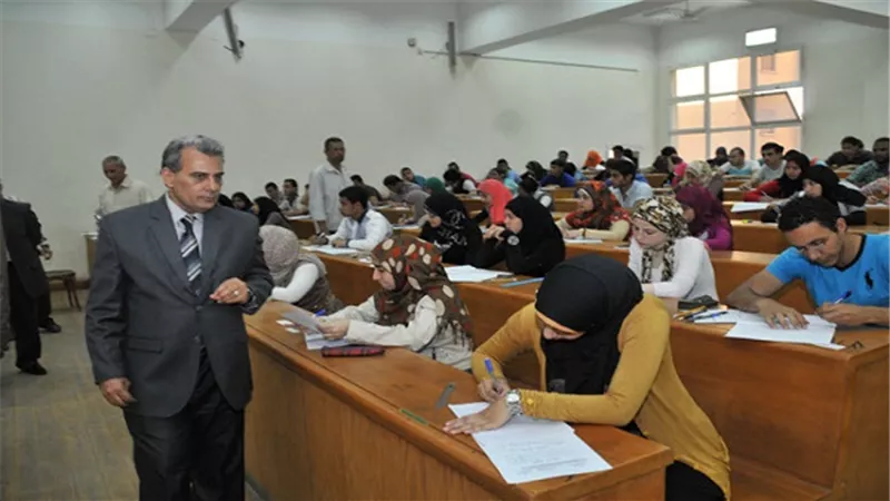 3 سيارات للحماية المدنية ومنع التدخين بلجان امتحانات جامعة القاهرة