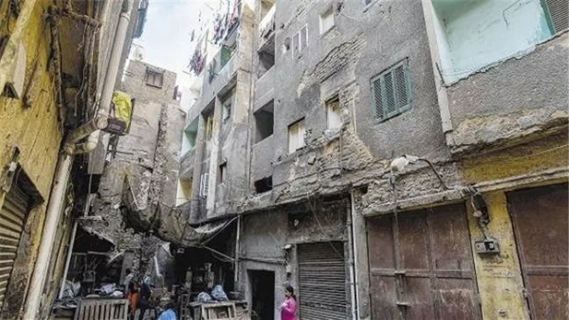 إخلاء عقار بالجمالية بعد سقوط جزء منه