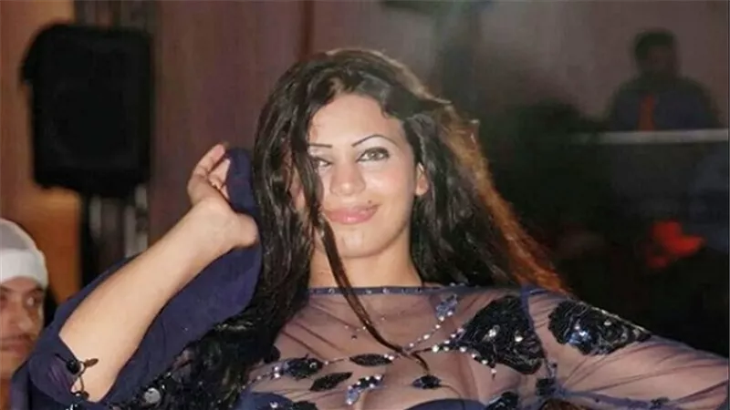 نقل الراقصة شمس للمستشفى بعد تعرضها لهبوط في الدورة الدموية