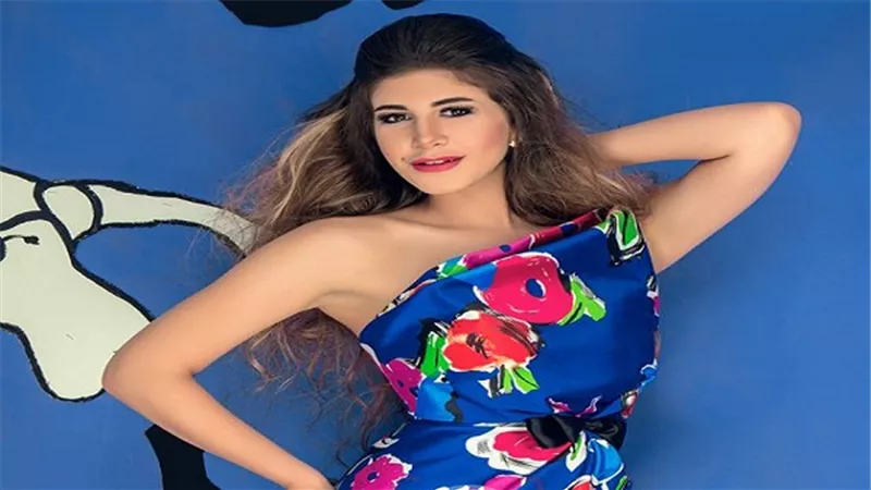 بالصور.. ملك قورة ترد على شائعة 