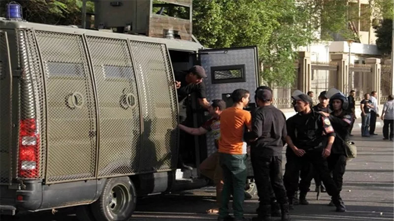 ضبط رجل أعمال بفيصل هارب من 142 حكمًا قضائيًا