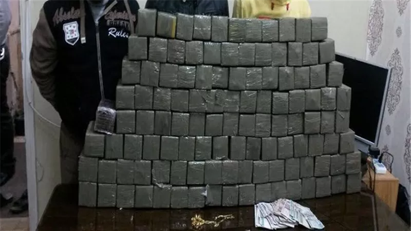 حبس 3 عاطلين بعد ضبطهم متلبسين بـ