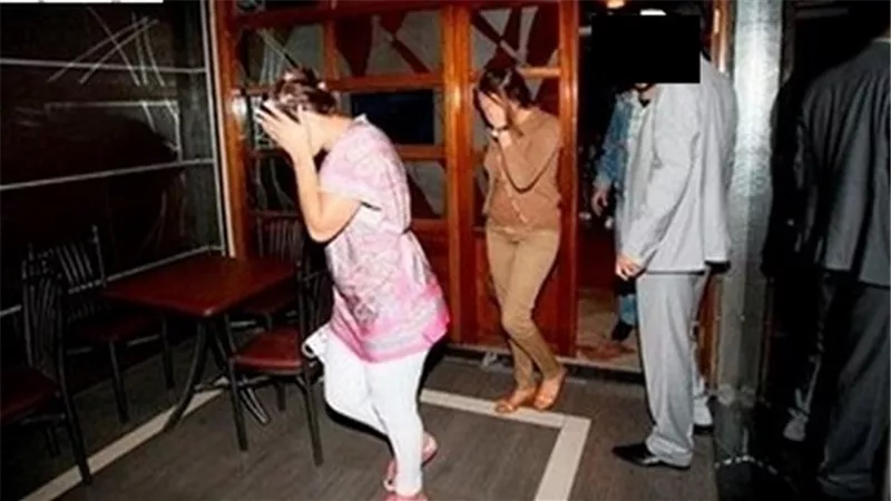 ضبط طبيب أثناء ممارسته الرذيلة مع 3 ساقطات بمدينة نصر