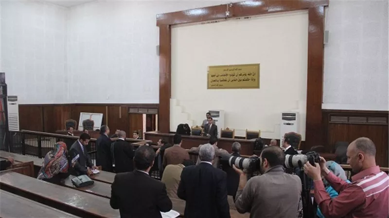 تأجيل محاكمة 28 متهمًا بـ