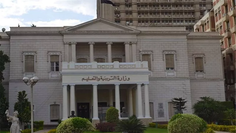 بالفيديو.. برلماني: نصف مخصصات التربية والتعليم 