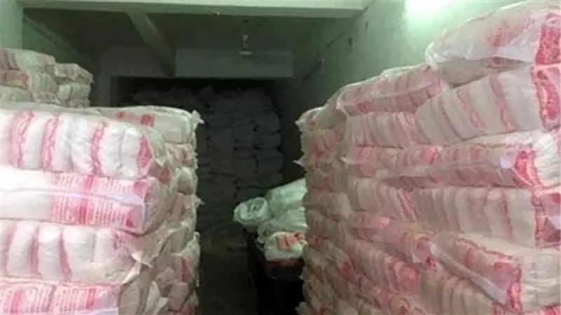 مباحث التموين تضبط 14 طن سكر ناقص الوزن بمخزن في سوهاج 