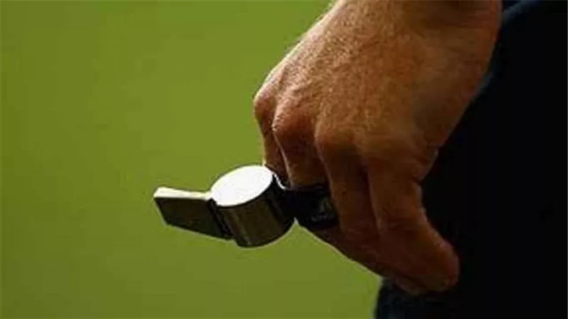 ننشر أسماء حكام مباريات الغد في الدوري المصري