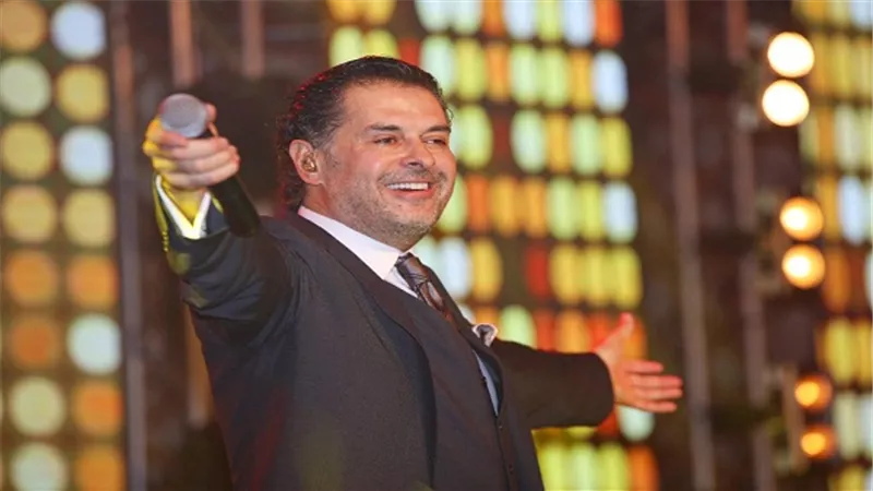 راغب علامة يشعل حفل زفاف ببيروت