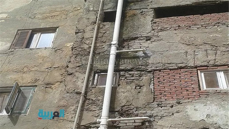 بالصور.. محافظ الجيزة يتفقد إسكان أبو غالب.. ومواطنون يشتكون من الصرف