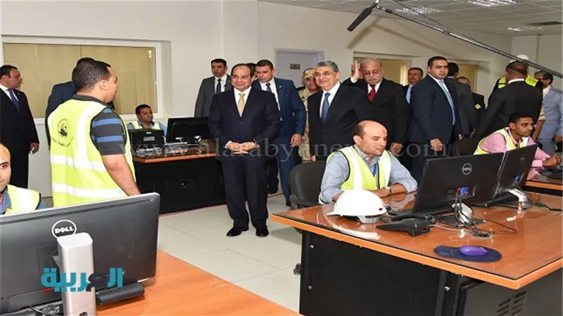 شاهد.. خفة دم الرئيس السيسي مع مهندس داخل محطة كهرباء أسيوط