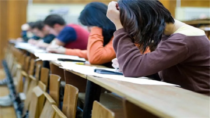 70 حالة إغماء بامتحانات تجارة عين شمس