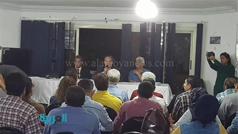 بالصور.. بدء ندوة 