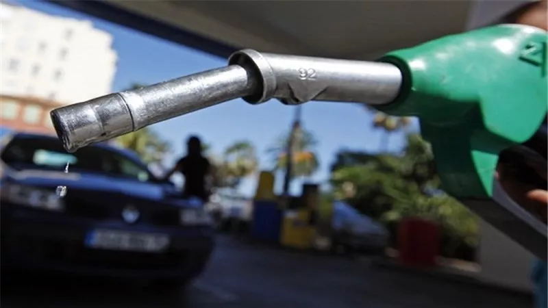 الحكومة تؤكد حرصها على مراقبة توزيع المنتجات البترولية