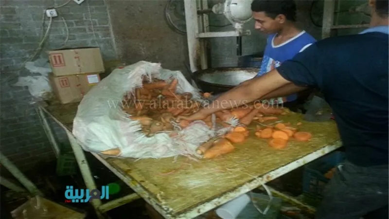 بالصور.. مباحث التموين تضبط 11 طن قمر الدين مغشوش قبل بيعه في رمضان.. و66 طن سكر مخصص للتموين.. محافظ الجيزة: تشديد الرقابة على جميع مصانع 