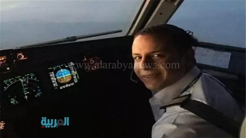 بالفيديو.. صديق قائد الطائرة 